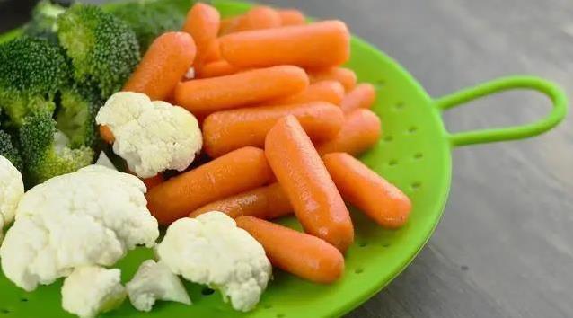 花菜白嫩西兰花翠绿,口感差别大,你更爱哪个?