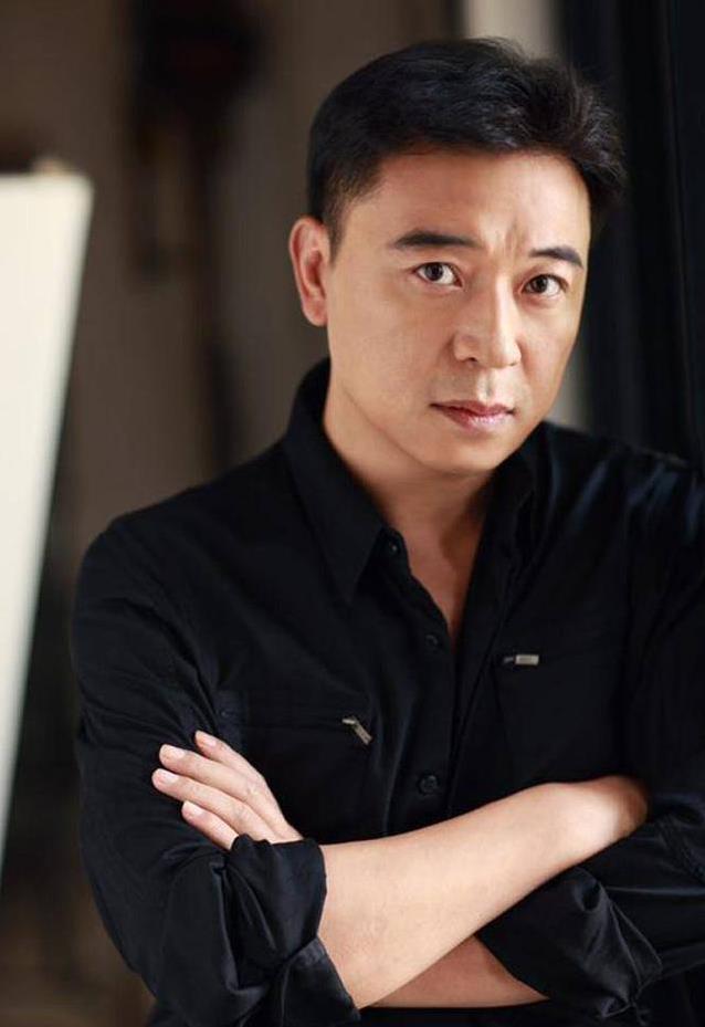 58岁老戏骨辞职追梦,两个小儿子成动力,他却不敢停下来