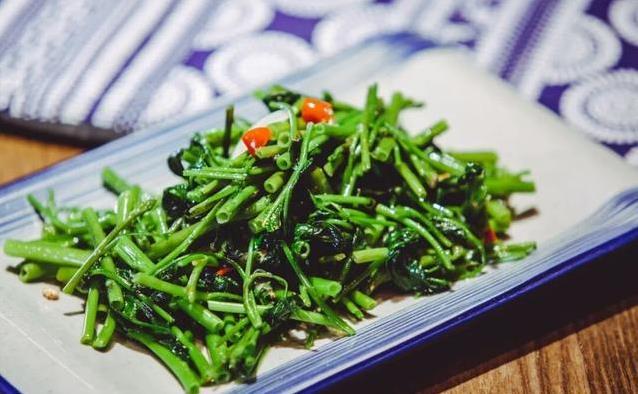 秋天干燥别慌，空心菜叶酸超苹果8倍，2元一斤吃到爽