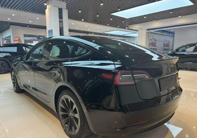 12万买特斯拉Model 3，省油又拉风，真能开回家？