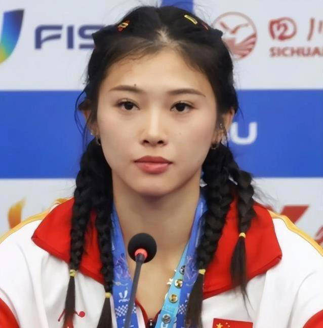 吴艳妮出征田径世锦赛 美丽与速度并存