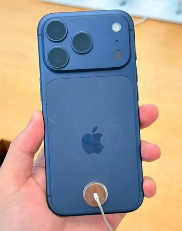 iPhone17遭首批用户吐槽 客服回答