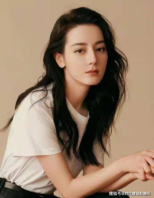 迪丽热巴直播引粉丝心疼,呼吁其休息调整状态