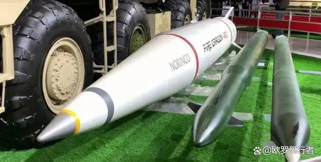 解放军远火对海射击精准命中小木板 展现卓越精度与威力