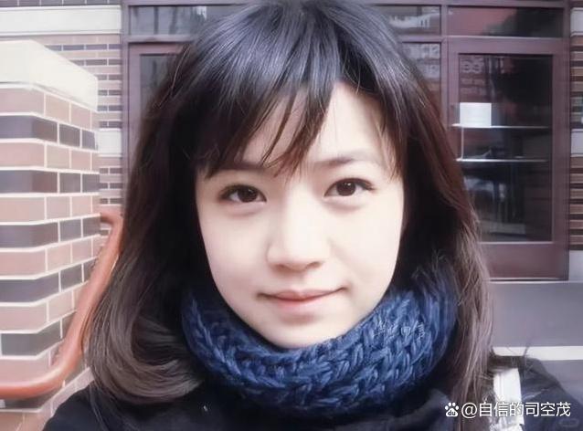 陈妍希带女儿过完寿辰回北京 子母同框展现果断与爱