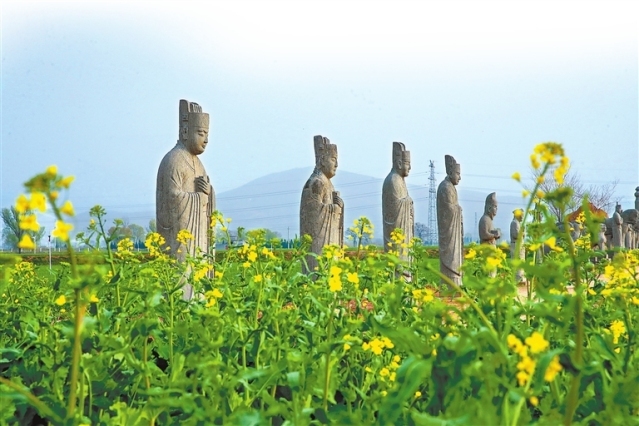 河南巩义：一处宋陵 一处石窟 中原小城石上写史诗