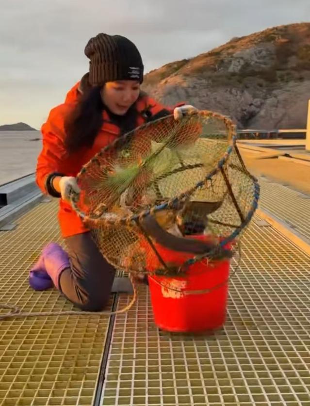 北京姑娘跨越2800公里到无人岛上班 海鲜管够的神仙日子