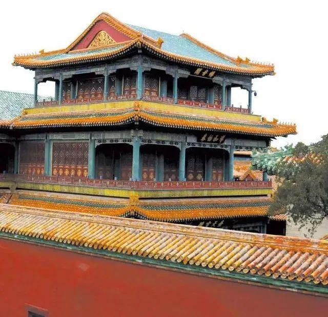 中國獨有絕美古建築，台上餘音繞梁，台下觀者如織