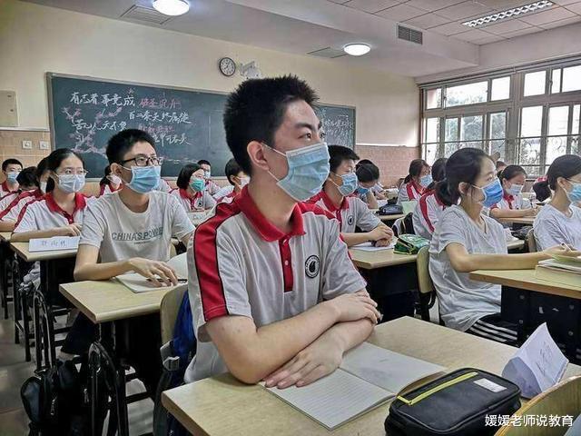 高中生“请假条”火了，班主任都被折服了，网友：最后一张很感动