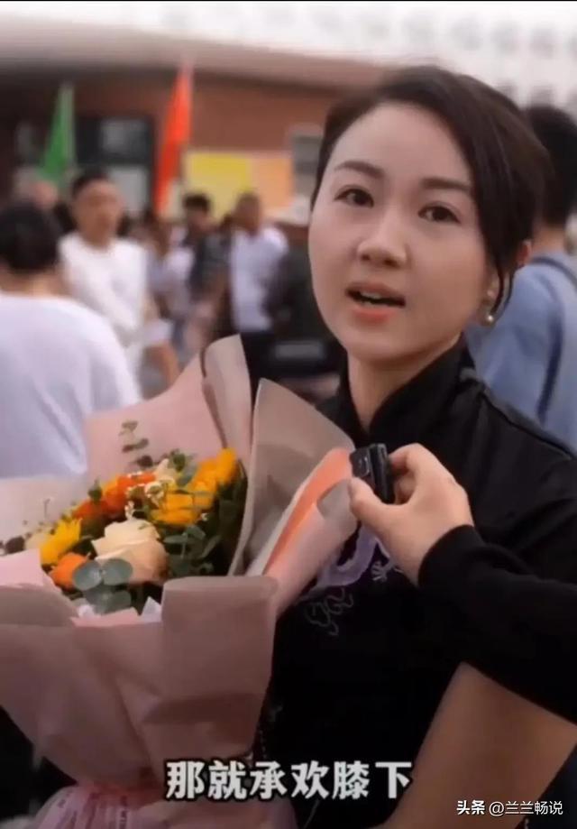 今年高考，两位妈妈火爆全网，一位让人泪目，一位让人惊叹