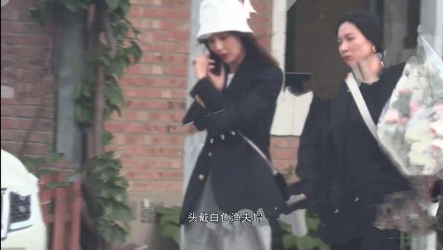 陈思诚官宣离婚后首现身 低调似路人无人认出