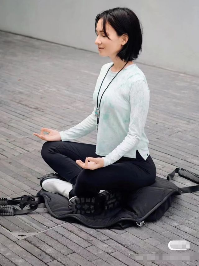 虽然卢靖姗怀孕后显得有些"自我",但她还是很期待宝宝的到来,自从官宣