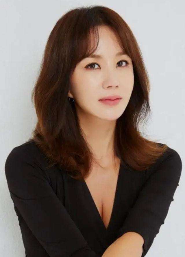 韩国中年女演员图片