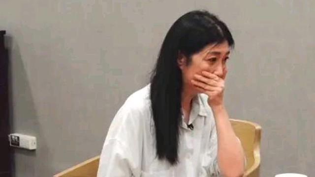 黄嘉千称16年间曾被家暴五六次以上 怕与家人分开不敢报警