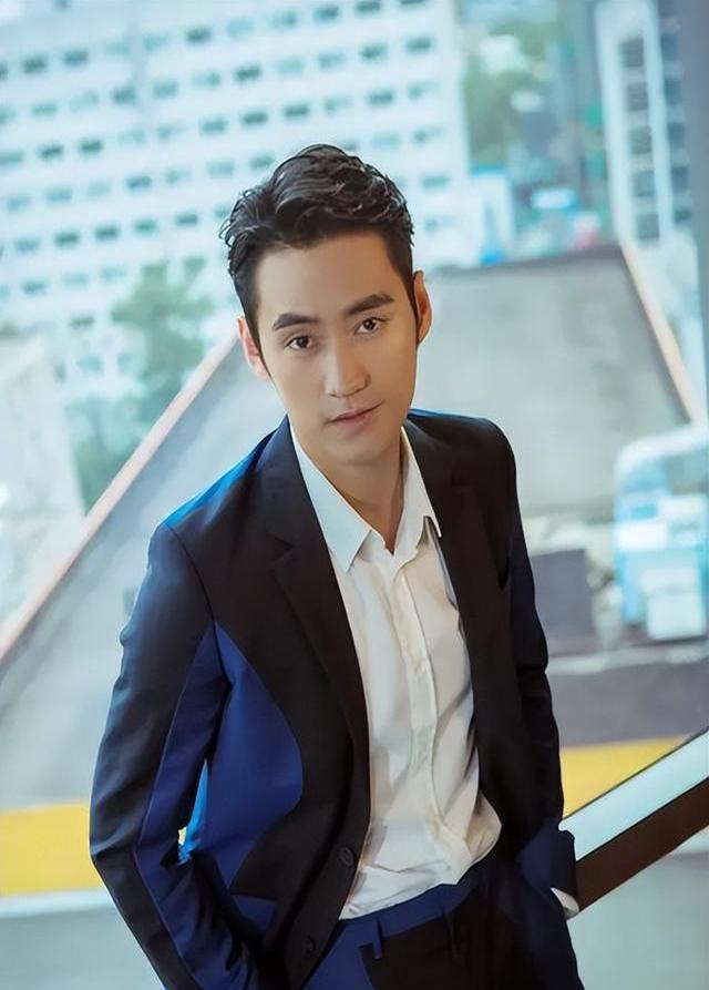 袁弘张歆艺：支持北京男篮 爱情与篮球共精彩