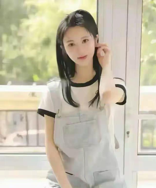 北京一校花师姐,太漂亮了!拍不出她万分之一的好意思,太迷东谈主了 北电新晋校花栾一诺