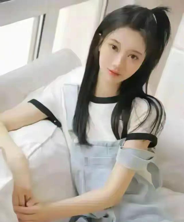 北京一校花师姐,太漂亮了!拍不出她万分之一的好意思,太迷东谈主了 北电新晋校花栾一诺