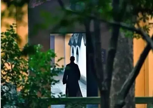 为什么寺院早上念观世音菩萨，晚上念阿弥陀佛？
