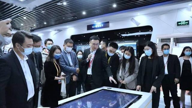 近60名嘉宾调研“智慧广州”参观5G创新中心 体验多场景数字创新应用