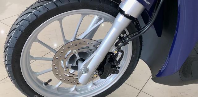 代步通勤踏板也疯狂！125CC水冷引擎，12.5匹马力，2.1L油耗配CBS