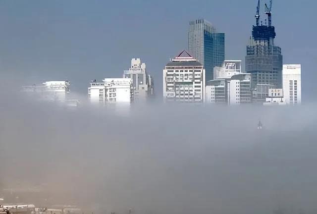 探秘自然奇景：海市蜃楼、极光和地震灯