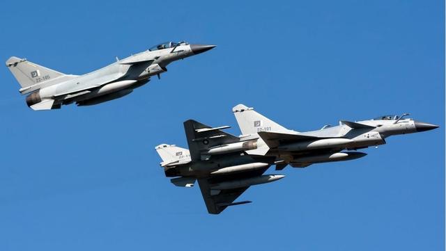 中法軍方表態(tài)后 最新殲-10CE黃皮機(jī)曝光 巴基斯坦空軍大勝驗證實力