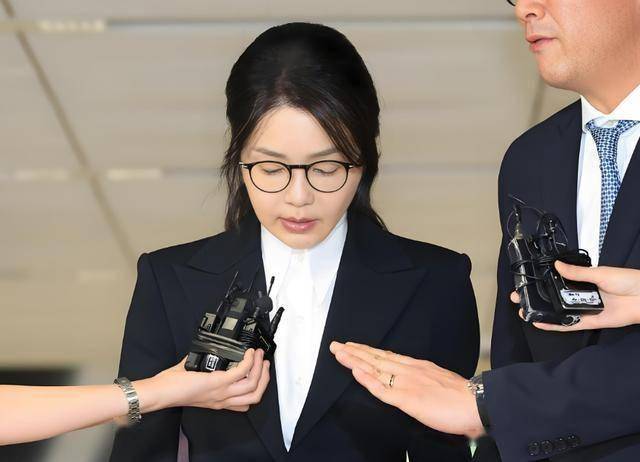 金建希“以死护夫”打什么算盘 绝望背后的三重考量