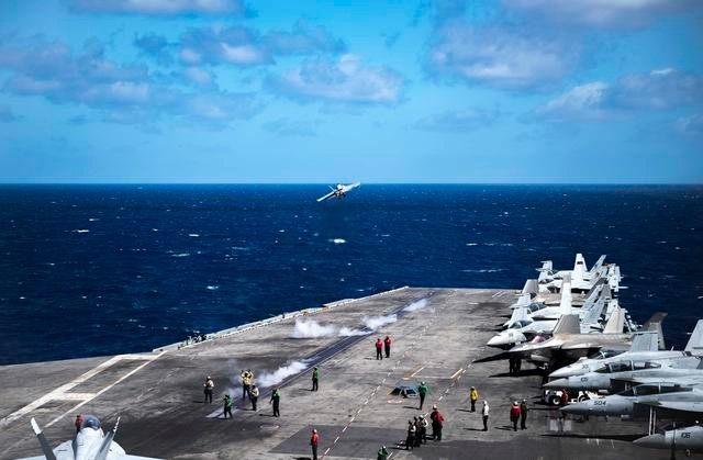 菲律宾海，2021年12月29日，卡尔-文森号航母打击群正在美国第七舰队行动区进行预定部署。