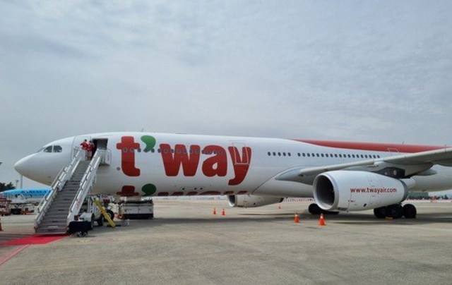 突发！韩国客机在台湾紧急迫降 载100多人
