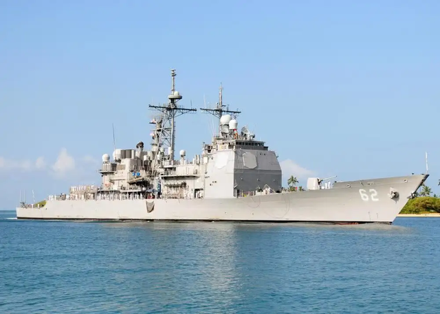 外媒：佩洛西竄臺后 2艘美艦穿越臺海 穿越臺灣海峽行動“仍在進行中”