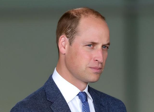 英国哈里王子新书中称曾遭哥哥殴打 哥哥威廉抓住他的衣领，扯下了他的项链