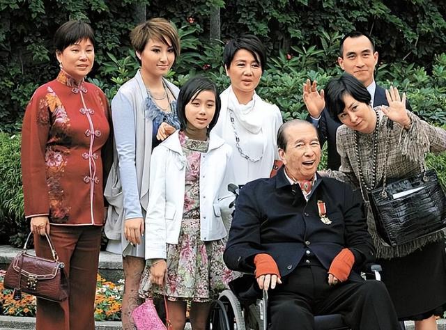 霍启刚在香港担任什么职位  他和郭晶晶的婚姻，是相互成就！