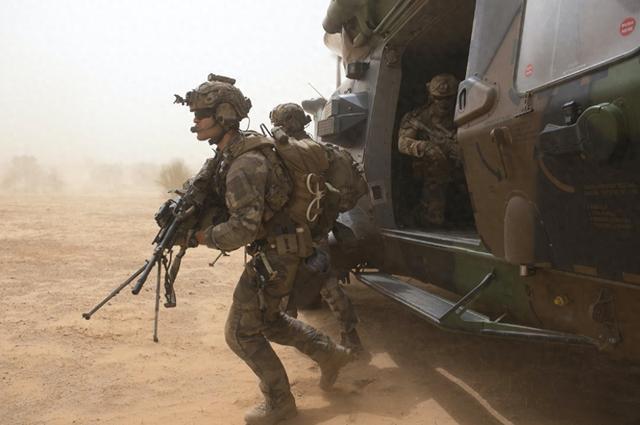 反美领导全部斩首，美军要清除尼日尔：两国军队遭伏击上百人死亡