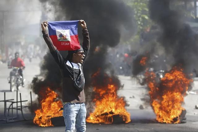 海地帮派分子袭击国家监狱 数千人越狱
