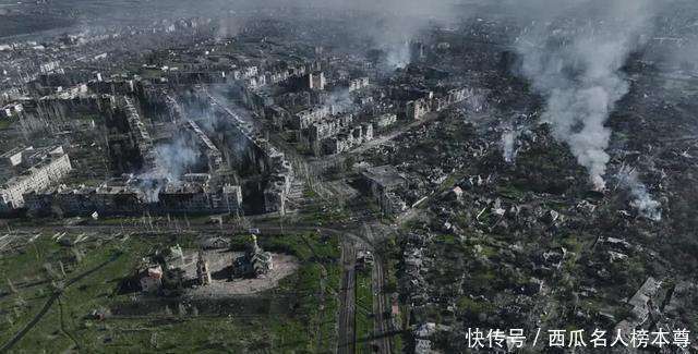 俄導(dǎo)彈轟炸烏軍據(jù)點(diǎn) 爆炸騰起蘑菇云 和平幻想破滅