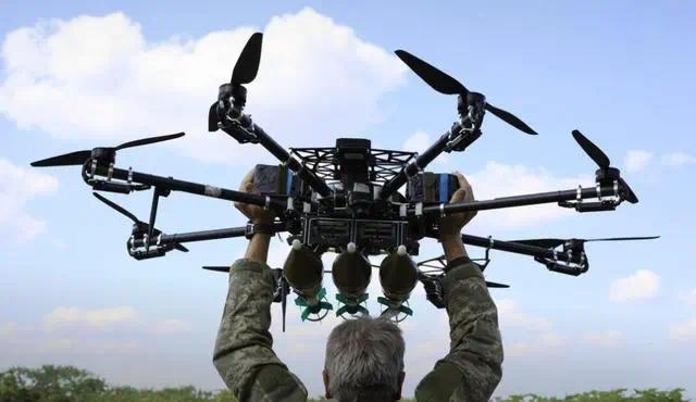 实拍俄老兵一挑六全身而退无人机立功