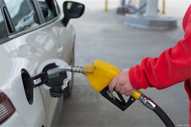 国内成品油价迎牛年首涨，每升上涨0.21元
