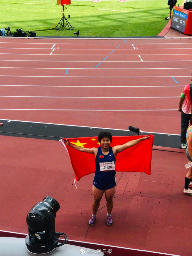 周霞获女子百米T35级金牌