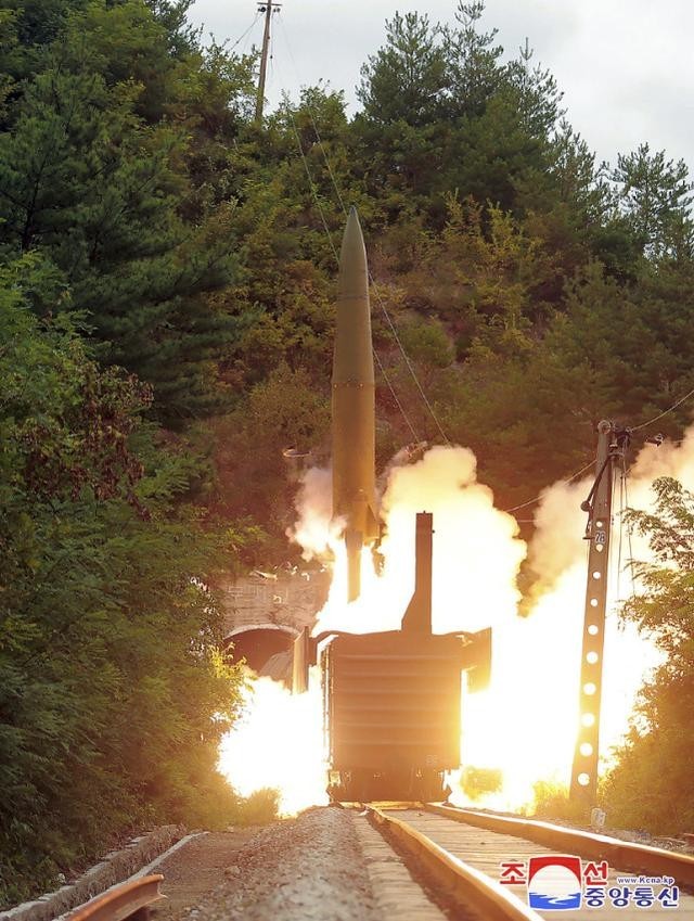 韩国军方:朝鲜发射不明发射体 有可能是新型导弹