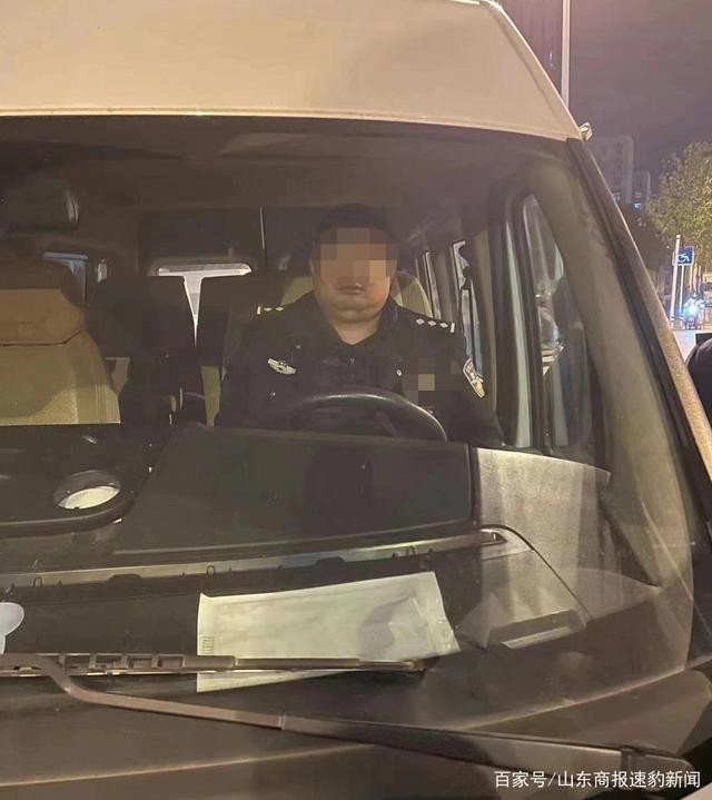 网曝武汉一民警酒后执法打人