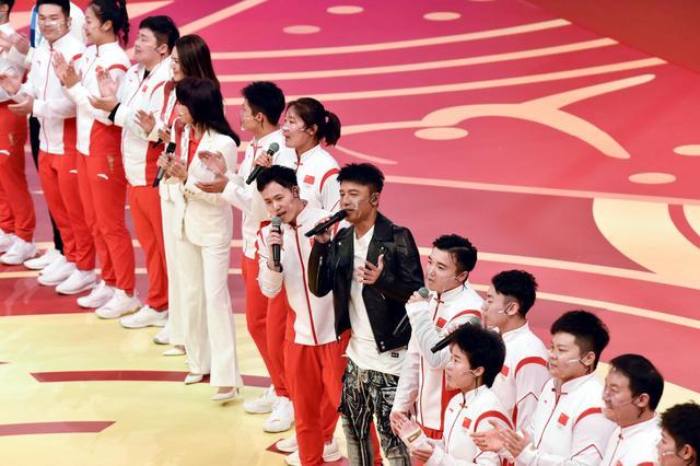奥运健儿大汇演在香港举行 林郑月娥现场给马龙比心
