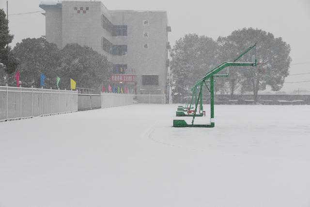受降雪与寒潮天气影响 湖南多地宣布停课放假 