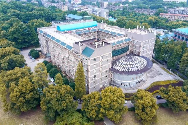 冲上热搜！神秘校友向武汉大学捐赠7800万元