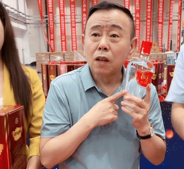潘长江否认灌醉茅台董事长拿到定价