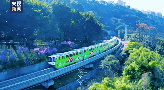 水墨画一般的“重庆云海列车”