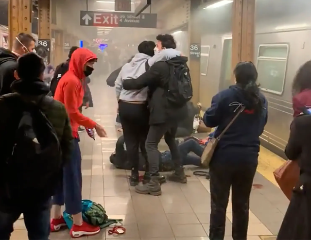 纽约地铁枪击案嫌犯被捕露诡异微笑 有中国公民在事件中受伤