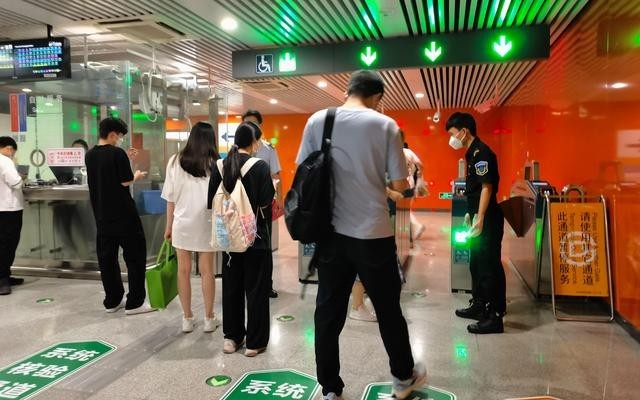 北京地铁闸机无法查验健康码