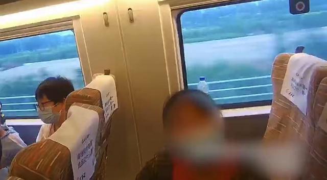 可恶！妇产科主任拐骗婴儿 乘高铁时被邻座察觉行为异常报警