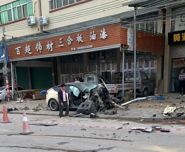 特斯拉失控狂奔连撞多车致2死3伤：无法踩下制动踏板，按P档也没有反应