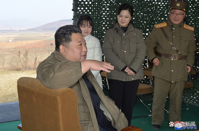 金正恩携女儿首次公开亮相 亲临试射场所并指导试射新型洲际弹道导弹